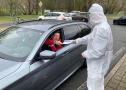 Corona Schnelltest Drive In Am Burgaupark In Jena 0002